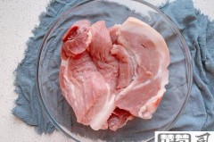 猪后腿肉怎么做好吃？揭秘多种烹饪技巧与美味做法