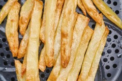空气炸锅怎么炸薯条才能外酥里嫩？