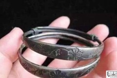银手镯发黑怎么清洗？家庭和专业方法全解析