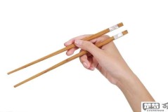 筷子怎么放是正确的？掌握这些餐桌礼仪避免不吉利