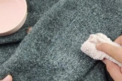 呢子大衣在家怎么清洗？手洗和干洗的详细步骤与注意事项