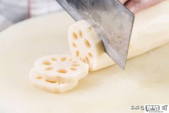 莲藕怎么煮不会变黑？揭秘防止莲藕变黑的烹饪技巧