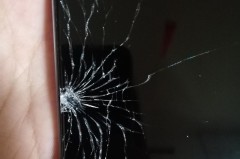 手机屏幕摔碎了换屏要多少钱