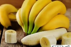 香蕉吃多了会怎么样？过量食用香蕉的健康风险与建议