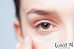 眼周脂肪粒怎么去除?专业方法与自然疗法全解析