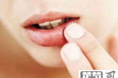 嘴上起泡怎么快速消除?实用方法与家庭疗法全解析