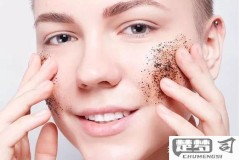 脸上搓泥是怎么回事？原因与解决方案全解析