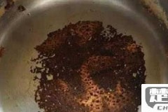 糊锅了怎么去除黑焦？家庭常用自然方法与安全注意事项