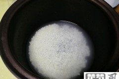 电饭煲怎么煮糯米饭？掌握这些技巧让你轻松搞定