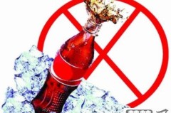 可乐喝多了会怎么样？长期过量饮用可乐的健康风险与防护措施