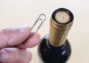 红酒没有开瓶器怎么开？5种实用方法帮你解决难题