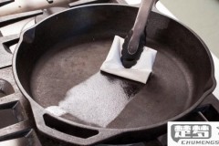 锅糊了怎么去除黑渍？不锈钢锅、铸铁锅和不粘锅的清洁方法大全