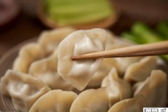 芹菜肉馅饺子怎么调馅才能鲜美多汁？