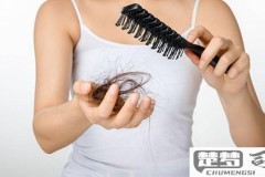 掉头发严重怎么治疗？医学检查、药物治疗与日常护理全指南