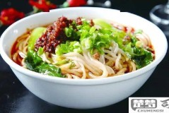 面怎么做好吃又简单？家常面条的秘诀与快速食谱