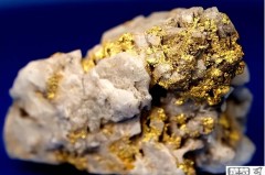 金矿石怎么提炼黄金？详细步骤与化学试剂解析