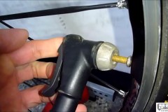 公路自行车怎么打气?详细步骤与注意事项