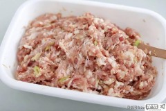 肉馅怎么调鲜嫩多汁？掌握这些技巧让你的肉馅更加美味