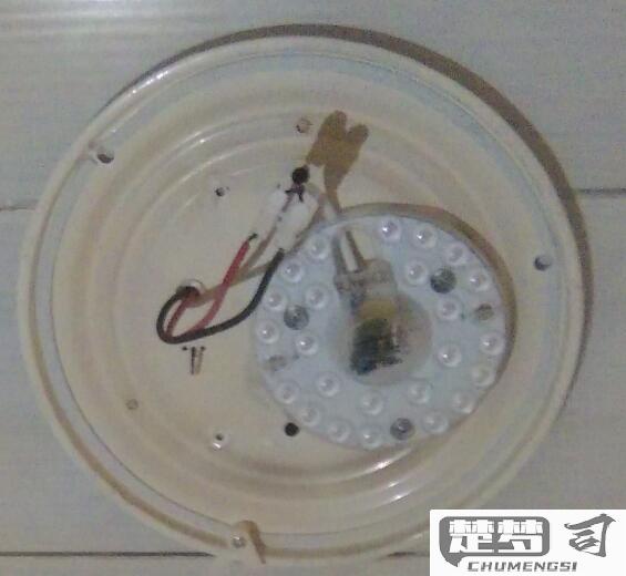 怎么换led吸顶灯？详细步骤与工具准备指南