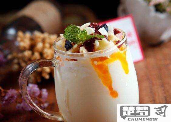 酸奶喝多了会怎么样？过量饮用酸奶的健康影响与建议