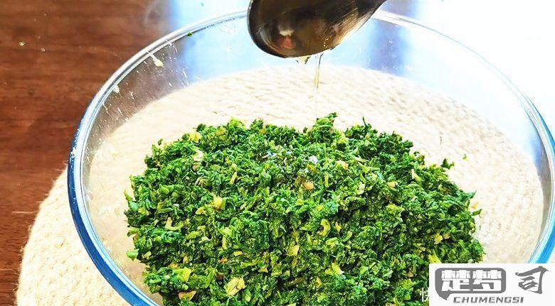 荠菜素水饺怎么调馅才能保持清香和湿润？