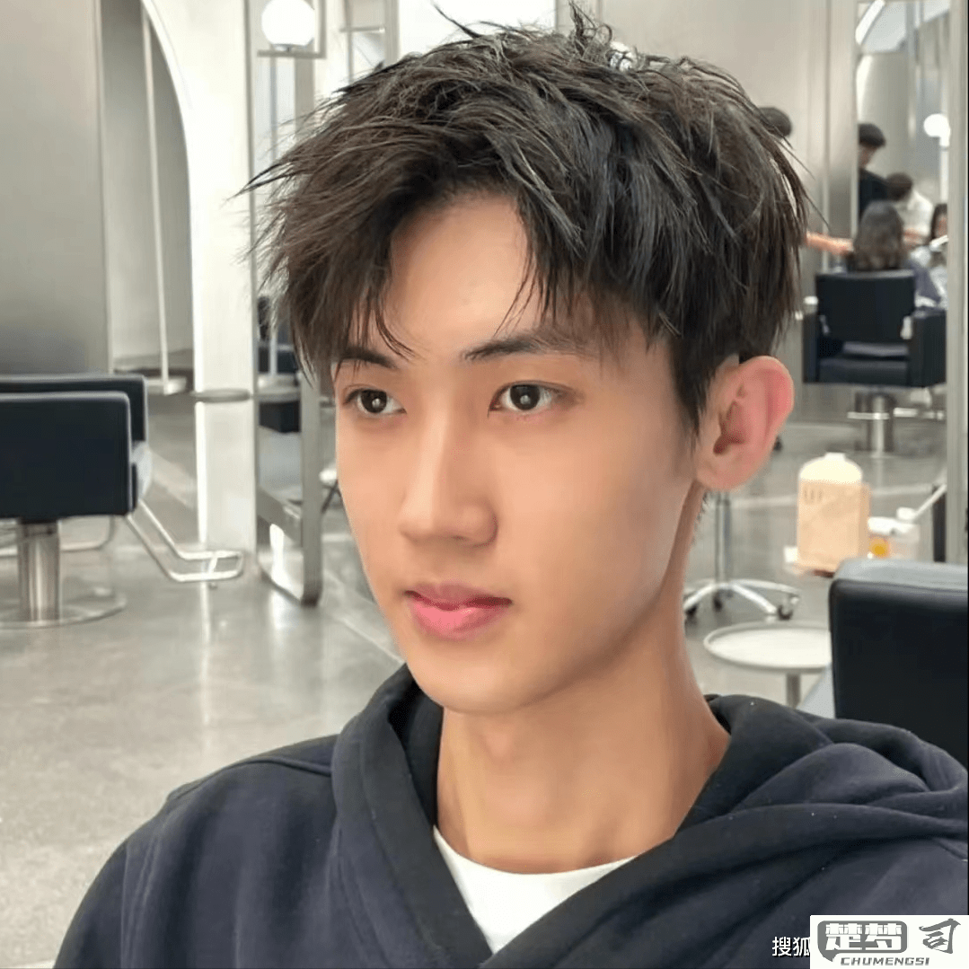 男生发质硬怎么变软？科学护理与自然方法全解析