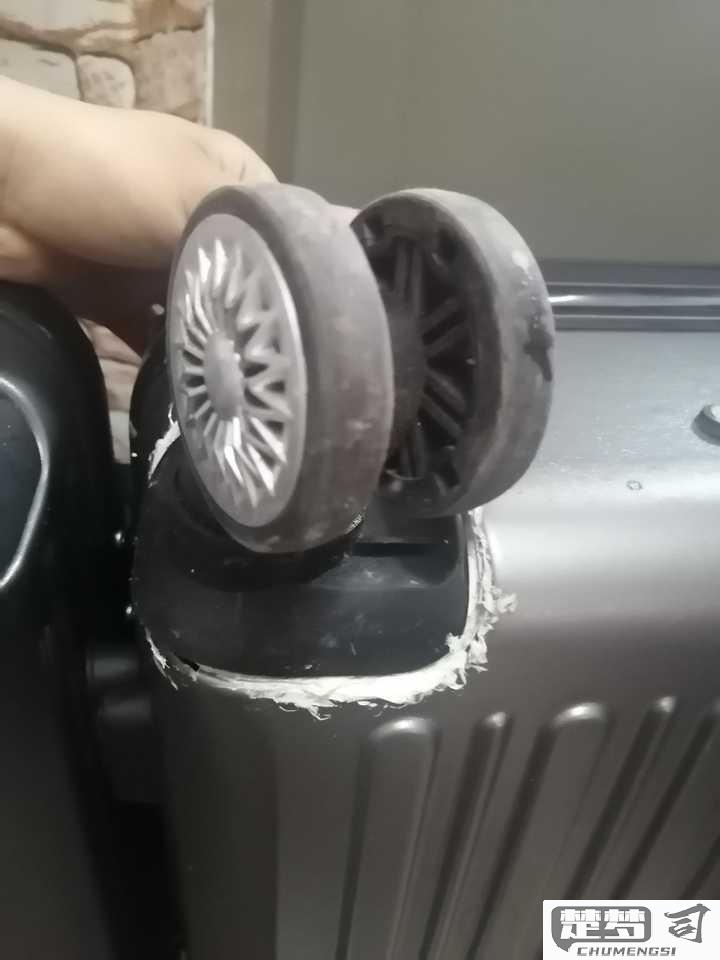 行李箱轮子坏了怎么换？详细步骤与工具准备指南